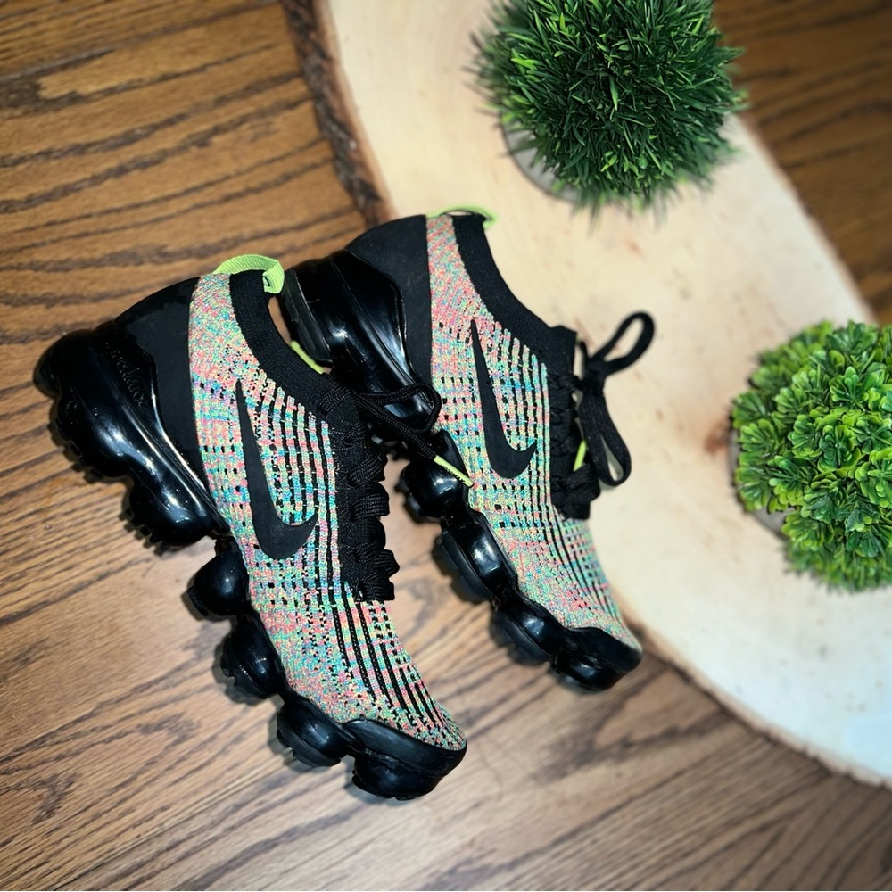 Nike vapormax flyknit 3 multicolor size like. Like new. V